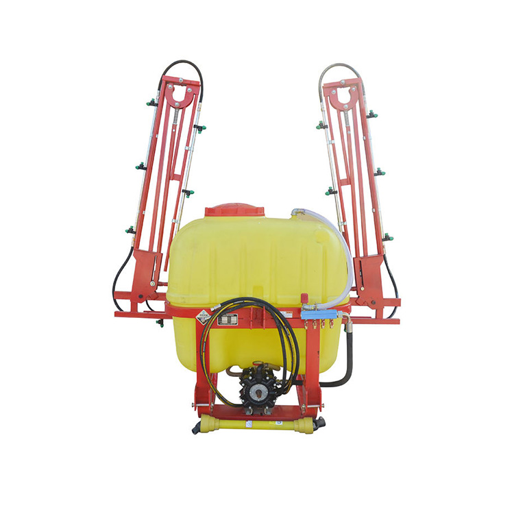 Spruzzatore agricolo montato sul trattore