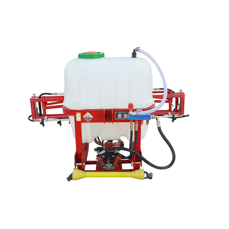 Spruzzatore di boom trainato
